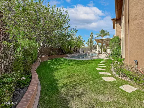 Exterior - 215 Southcrest Pl, Simi Valley, CA 93065 photo 5 of 12