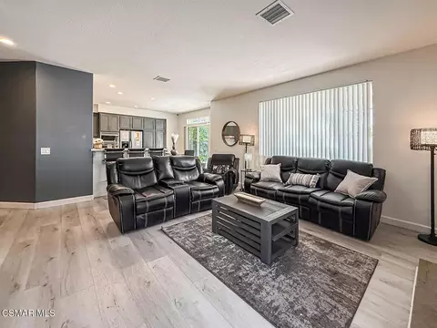 Living - 215 Southcrest Pl, Simi Valley, CA 93065 photo 3 of 4