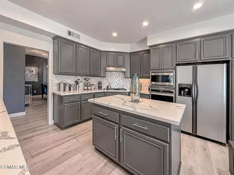 Kitchen - 215 Southcrest Pl, Simi Valley, CA 93065 photo 3 of 8