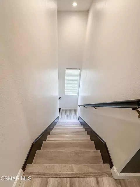 Entry Way - 215 Southcrest Pl, Simi Valley, CA 93065 photo 6 of 7