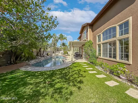 Exterior - 215 Southcrest Pl, Simi Valley, CA 93065 photo 6 of 12