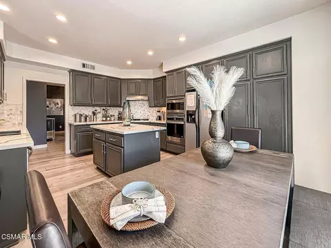 Kitchen - 215 Southcrest Pl, Simi Valley, CA 93065 photo 2 of 8