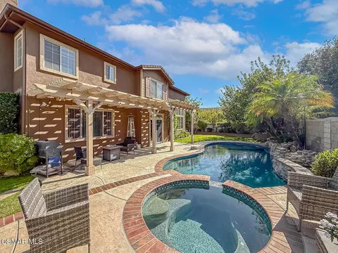 Exterior - 215 Southcrest Pl, Simi Valley, CA 93065 photo 10 of 12