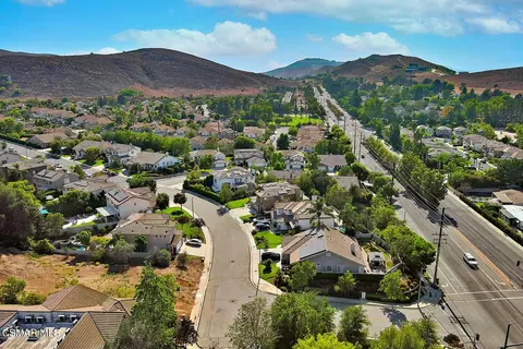 View/Area - 215 Southcrest Pl, Simi Valley, CA 93065 photo 4 of 5