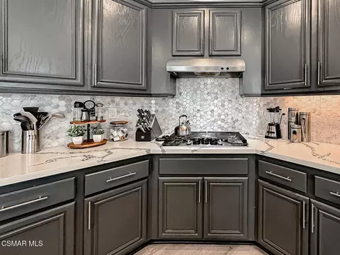 Kitchen - 215 Southcrest Pl, Simi Valley, CA 93065 photo 5 of 8