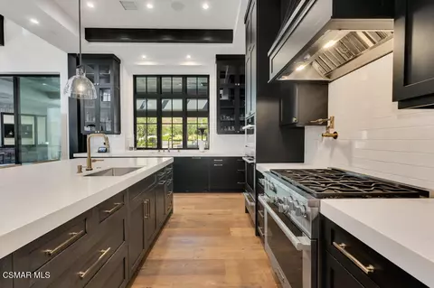 Kitchen - 3129 Milestone Ave, Simi Valley, CA 93065 photo 6 of 8