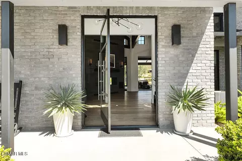 Entry Way - 3129 Milestone Ave, Simi Valley, CA 93065 photo 1 of 3