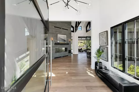 Entry Way - 3129 Milestone Ave, Simi Valley, CA 93065 photo 2 of 3