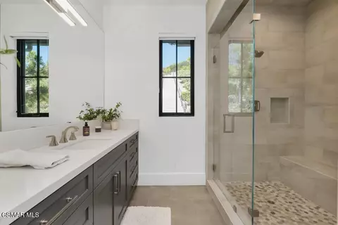 Bath - 3129 Milestone Ave, Simi Valley, CA 93065 photo 7 of 9