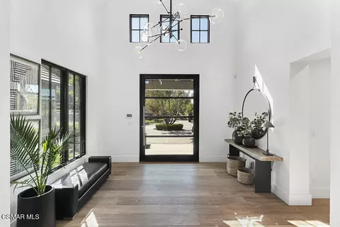 Entry Way - 3129 Milestone Ave, Simi Valley, CA 93065 photo 3 of 3