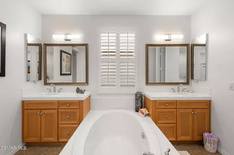 Bath - 1346 Estuary Way, Oxnard, CA 93035 photo 2 of 5