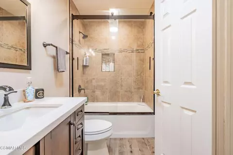 Bath - 3217 Hamlin Ave, Simi Valley, CA 93063 photo 4 of 4
