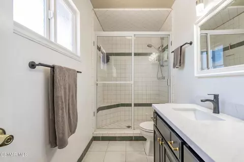 Bath - 3217 Hamlin Ave, Simi Valley, CA 93063 photo 2 of 4