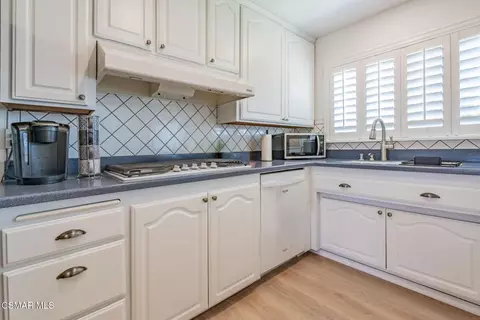 Kitchen - 3217 Hamlin Ave, Simi Valley, CA 93063 photo 4 of 6