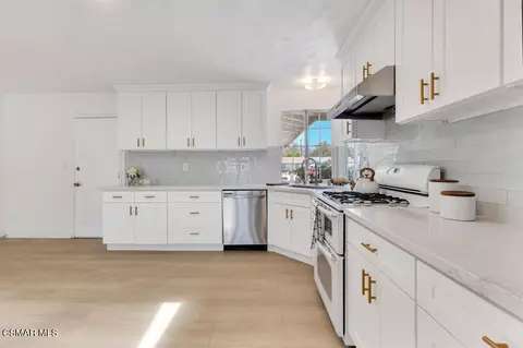 Kitchen - 906 Granby St, Simi Valley, CA 93065 photo 3 of 3