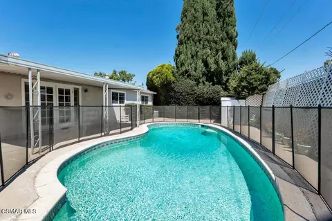 Exterior - 906 Granby St, Simi Valley, CA 93065 photo 5 of 8