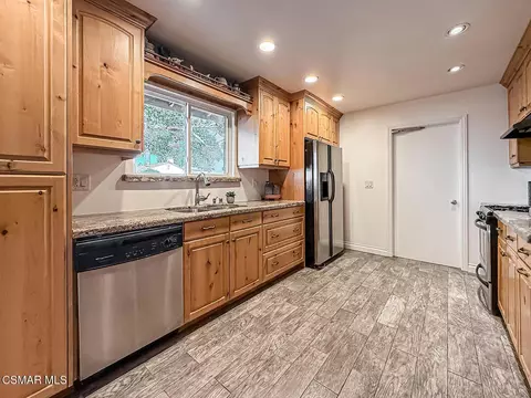 Kitchen - 1249 Gibson Ave, Simi Valley, CA 93065 photo 3 of 8