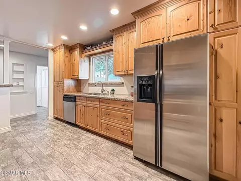 Kitchen - 1249 Gibson Ave, Simi Valley, CA 93065 photo 6 of 8
