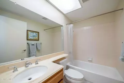 Bath - 19602 Eagle Ridge Ln, Porter Ranch, CA 91326 photo 4 of 5