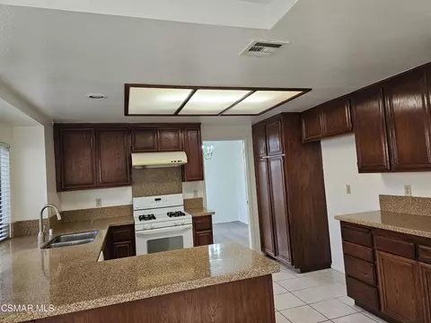 Kitchen - 2752 Annandale Ln, Simi Valley, CA 93063 photo 2 of 4