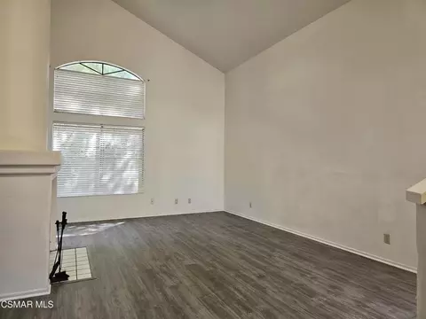 Living - 2752 Annandale Ln, Simi Valley, CA 93063 photo 2 of 11