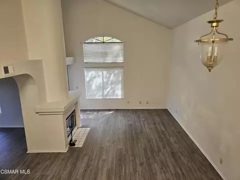 Living - 2752 Annandale Ln, Simi Valley, CA 93063 photo 4 of 11