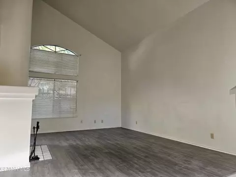Living - 2752 Annandale Ln, Simi Valley, CA 93063 photo 6 of 11