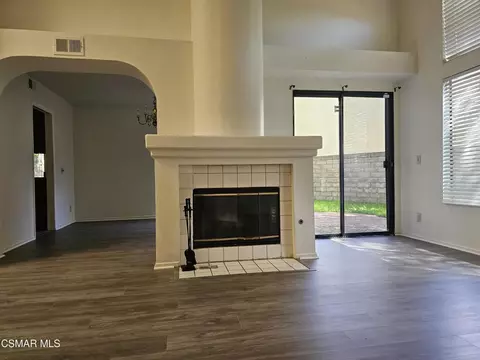 Living - 2752 Annandale Ln, Simi Valley, CA 93063 photo 3 of 11