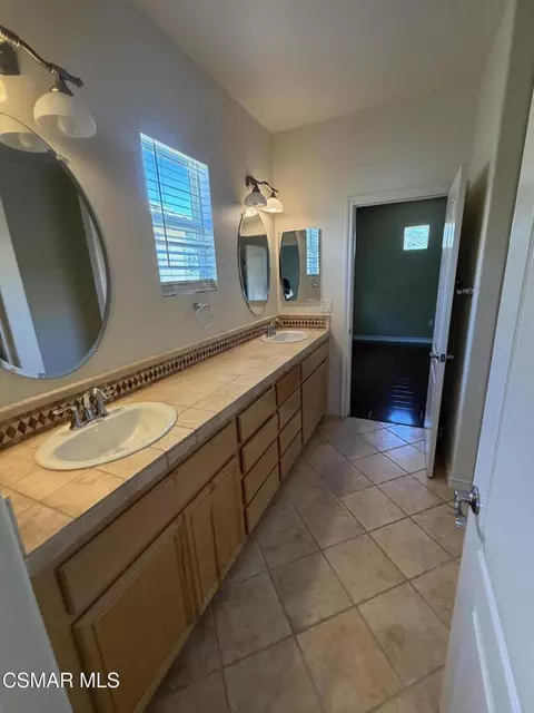 Bath - 5179 Pine Rose Ct #10, Simi Valley, CA 93063 photo 2 of 2