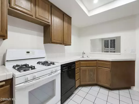 Kitchen - 185 Mcafee Ct, Thousand Oaks, CA 91360 photo 2 of 2