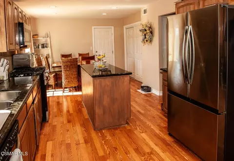 Kitchen - 2884 Gardner St, Simi Valley, CA 93065 photo 2 of 4