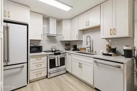 Kitchen - 255 Sequoia Ct #14, Thousand Oaks, CA 91360 photo 1 of 3