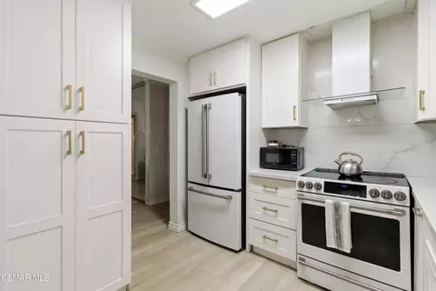 Kitchen - 255 Sequoia Ct #14, Thousand Oaks, CA 91360 photo 2 of 3