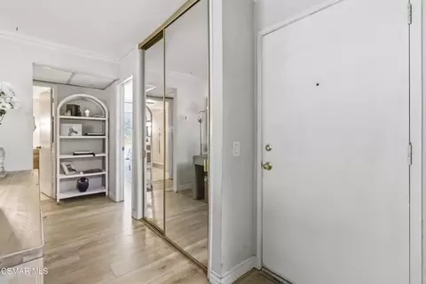 Entry Way - 255 Sequoia Ct #14, Thousand Oaks, CA 91360 photo 3 of 5
