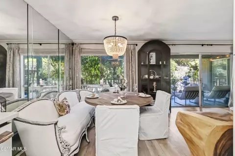 Dining - 255 Sequoia Ct #14, Thousand Oaks, CA 91360 photo 4 of 5