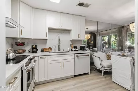 Kitchen - 255 Sequoia Ct #14, Thousand Oaks, CA 91360 photo 3 of 3