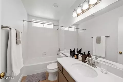Bath - 1715 Empty Saddle Rd, Simi Valley, CA 93063 photo 3 of 3