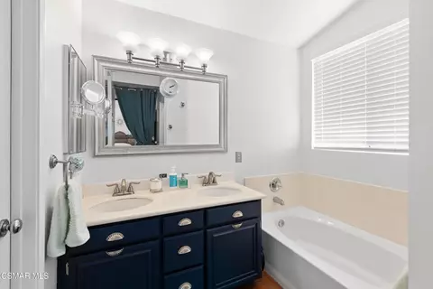 Bath - 1715 Empty Saddle Rd, Simi Valley, CA 93063 photo 2 of 3