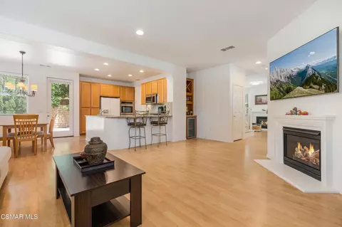 Living - 340 Town Forest Ct, Camarillo, CA 93012 photo 4 of 4