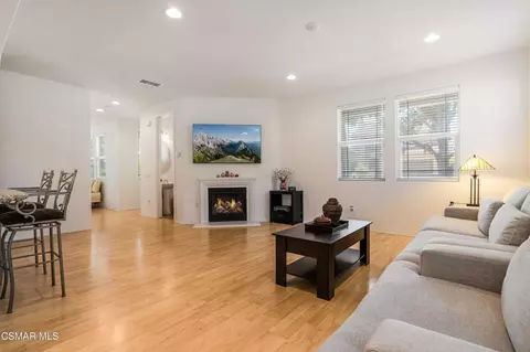 Living - 340 Town Forest Ct, Camarillo, CA 93012 photo 3 of 4