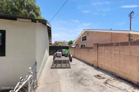 Exterior - 2921 Royal Ave, Simi Valley, CA 93065 photo 3 of 4