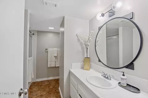 Bath - 477 Baja Ct, Camarillo, CA 93010 photo 1 of 2