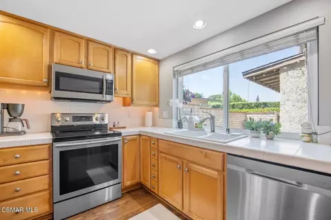 Kitchen - 477 Baja Ct, Camarillo, CA 93010 photo 3 of 3