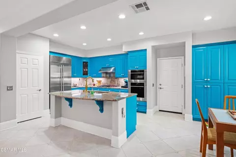 Kitchen - 2805 Yurok Ct, Simi Valley, CA 93063 photo 2 of 3