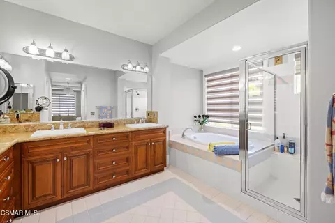 Bath - 2805 Yurok Ct, Simi Valley, CA 93063 photo 2 of 4