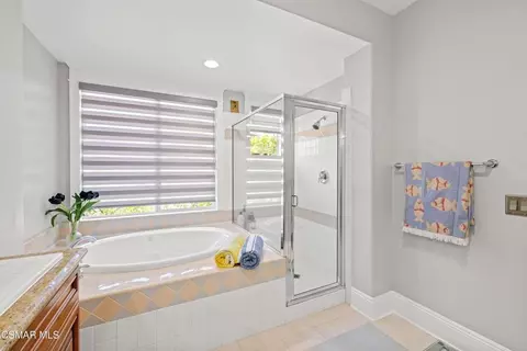 Bath - 2805 Yurok Ct, Simi Valley, CA 93063 photo 3 of 4