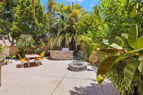 Exterior - 2805 Yurok Ct, Simi Valley, CA 93063 photo 9 of 10