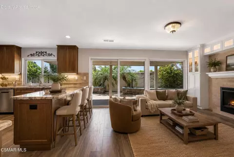 Living - 3374 Onyx Cir, Simi Valley, CA 93063 photo 7 of 8