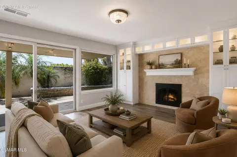 Living - 3374 Onyx Cir, Simi Valley, CA 93063 photo 5 of 8