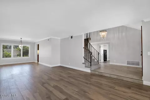 Living - 3374 Onyx Cir, Simi Valley, CA 93063 photo 4 of 8